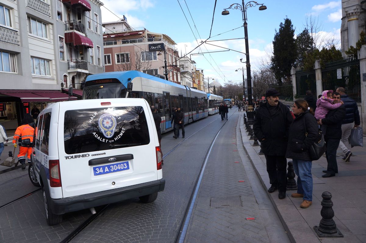 Şüpheli Çanta Tramvay Seferlerini Aksattı