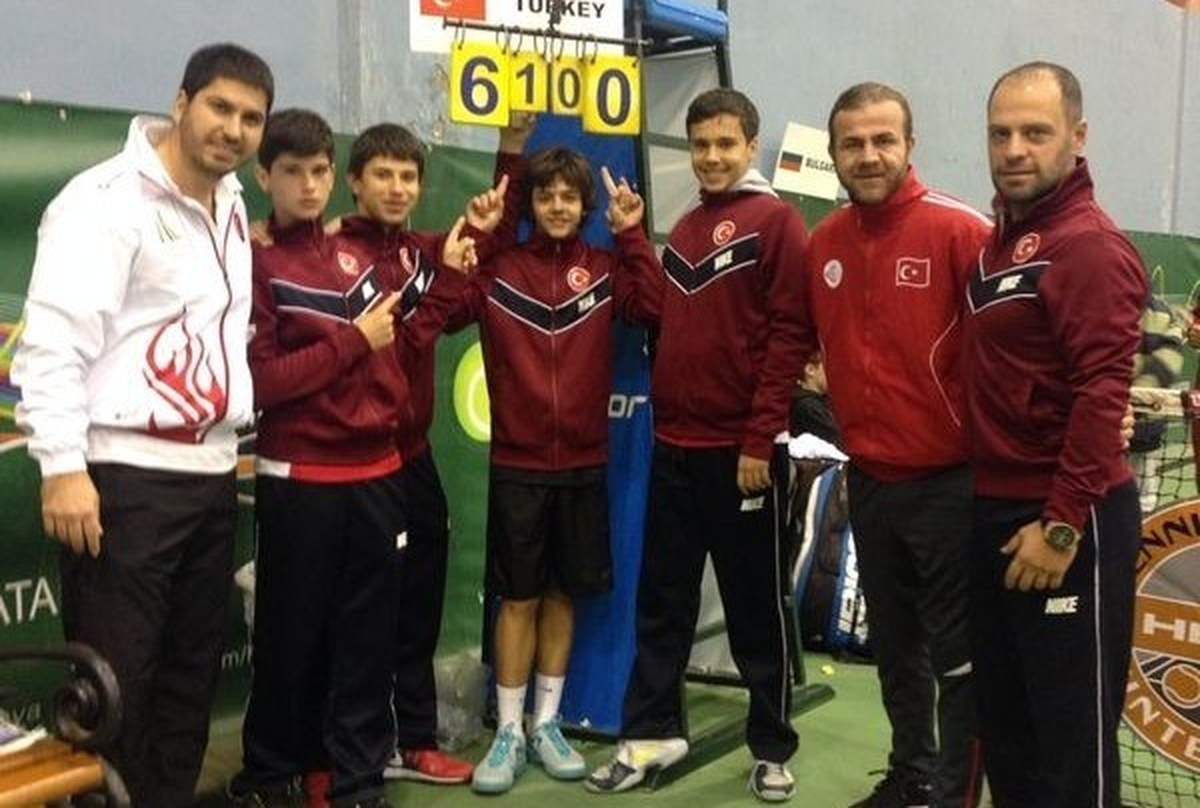 Tenis 16 Yaş Milli Takımı Finale Yükseldi
