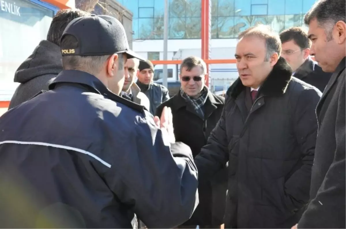 Vali Altıparmak, Yangın Yerinde İncelemelerde Bulundu