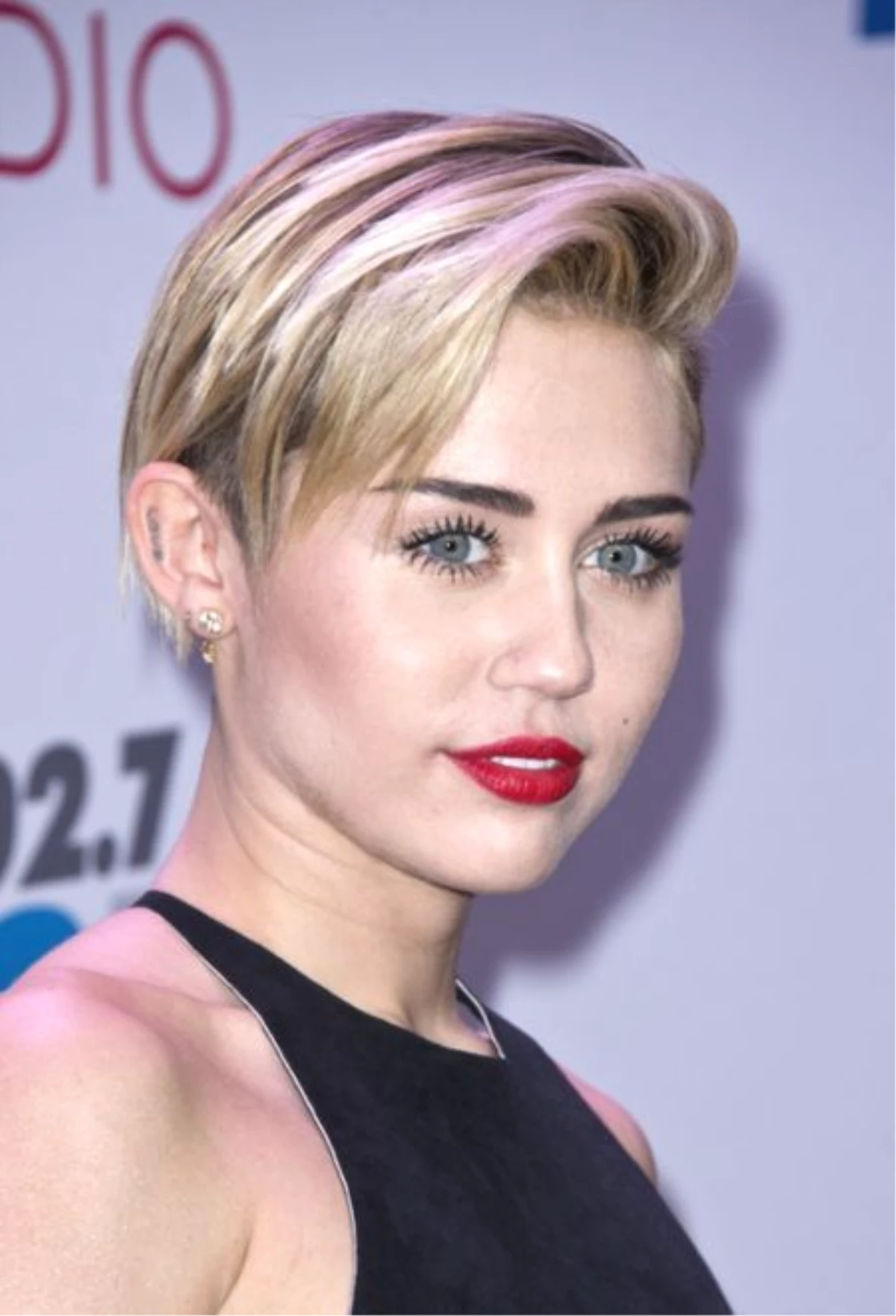 Miley Cyrus Yine Terk Edildi