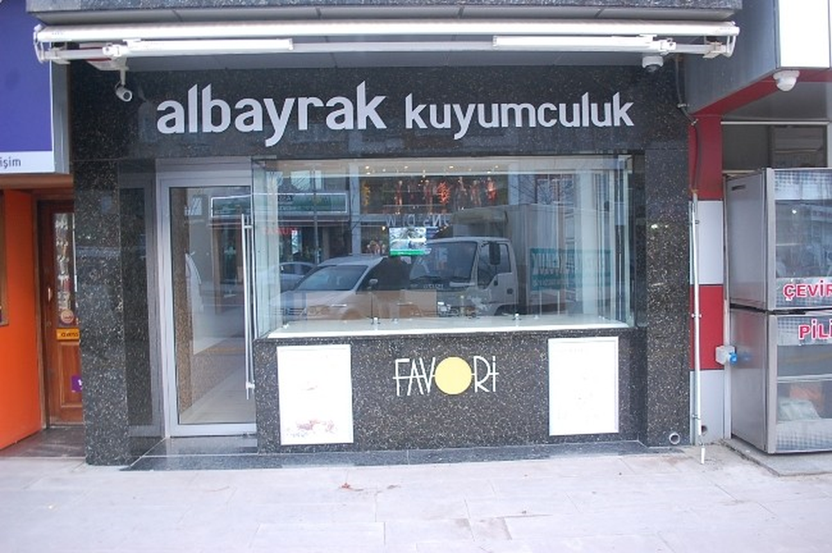 5 Dakikada 5 Kilo Altını Çaldılar