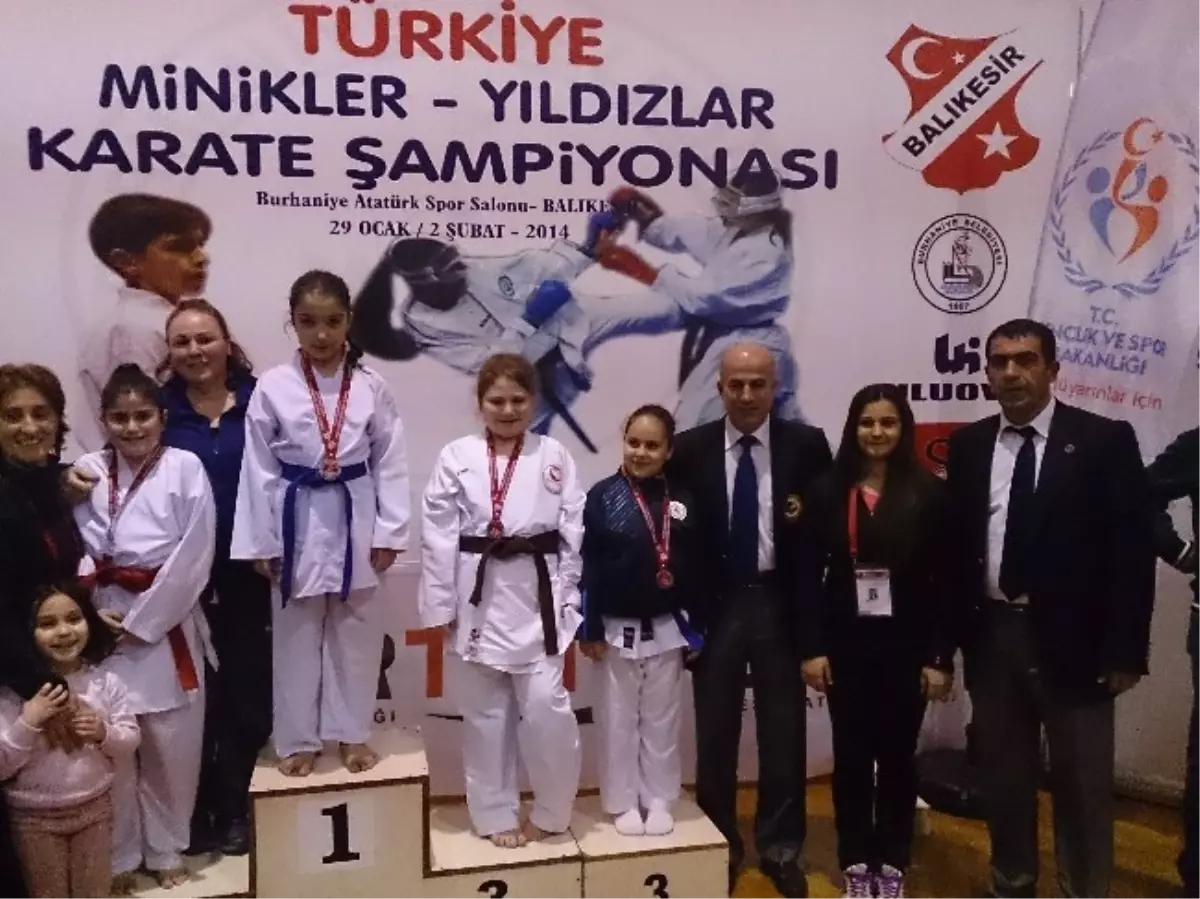 Adıyamanlı Karateciler Madalyaya Doymuyor