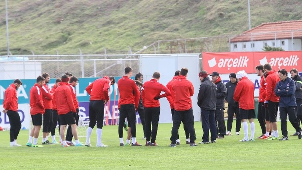 Akçay Oyuncularını Uyardı