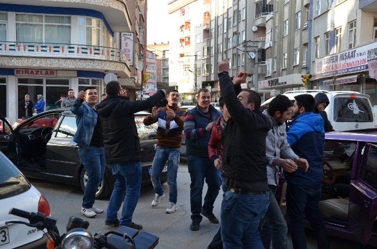 Askerler Uğurlanmaya Başladı