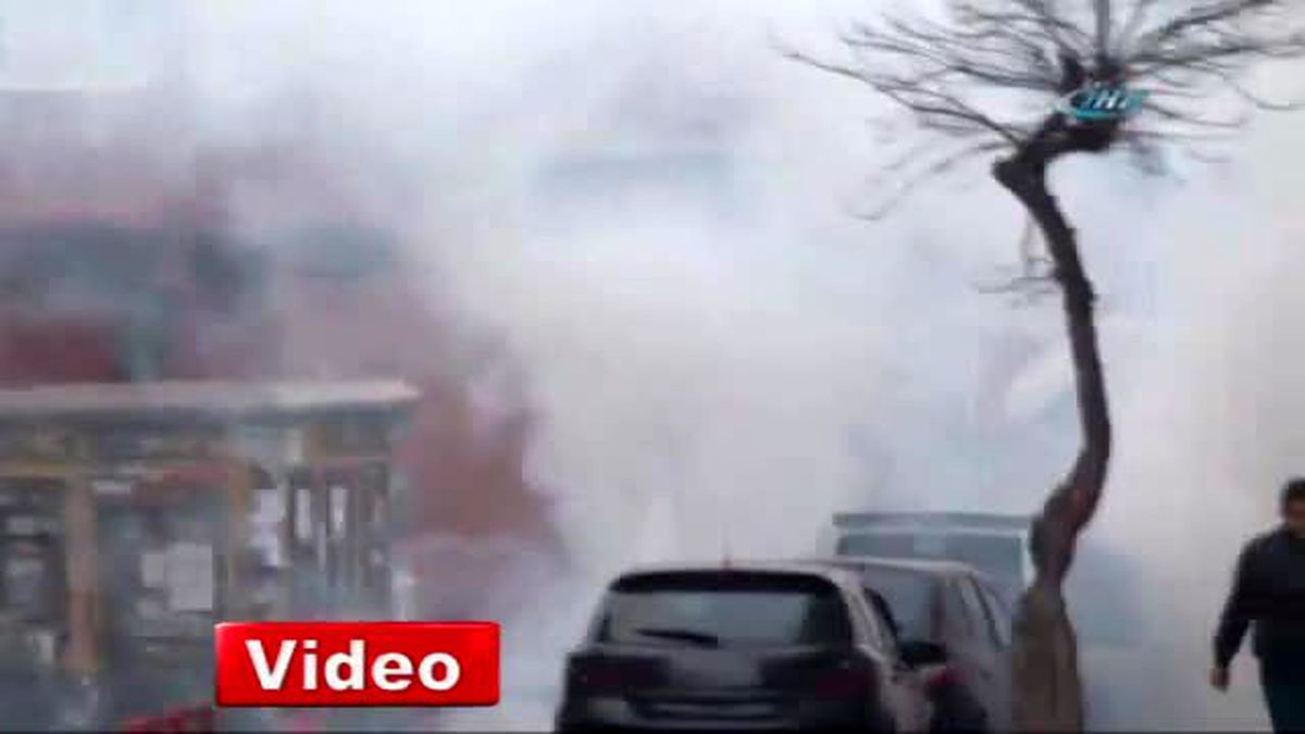Okmeydanı\'nda Barikat Kuran Gruba Polis Müdahalesi