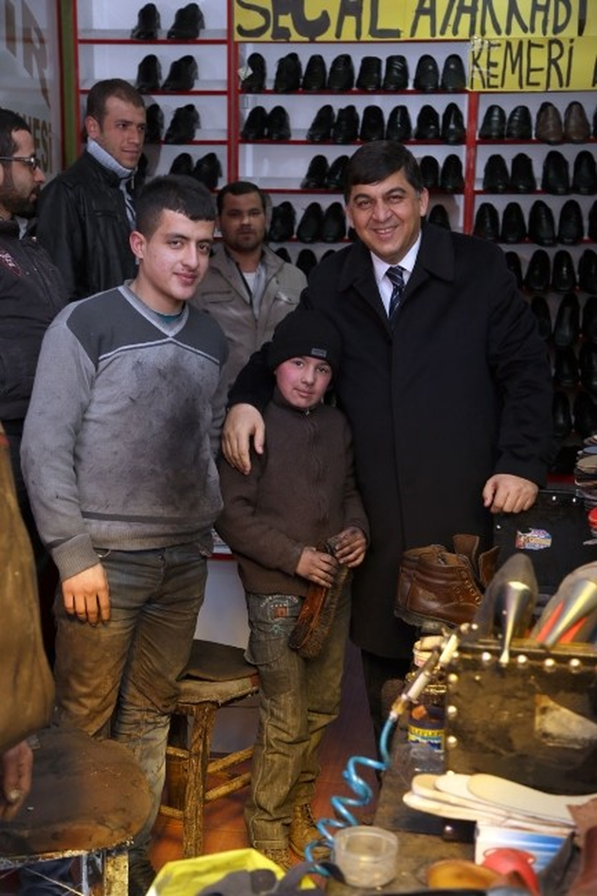 Başkan Fadıloğlu, Karşıyaka\'da Esnafla Buluştu