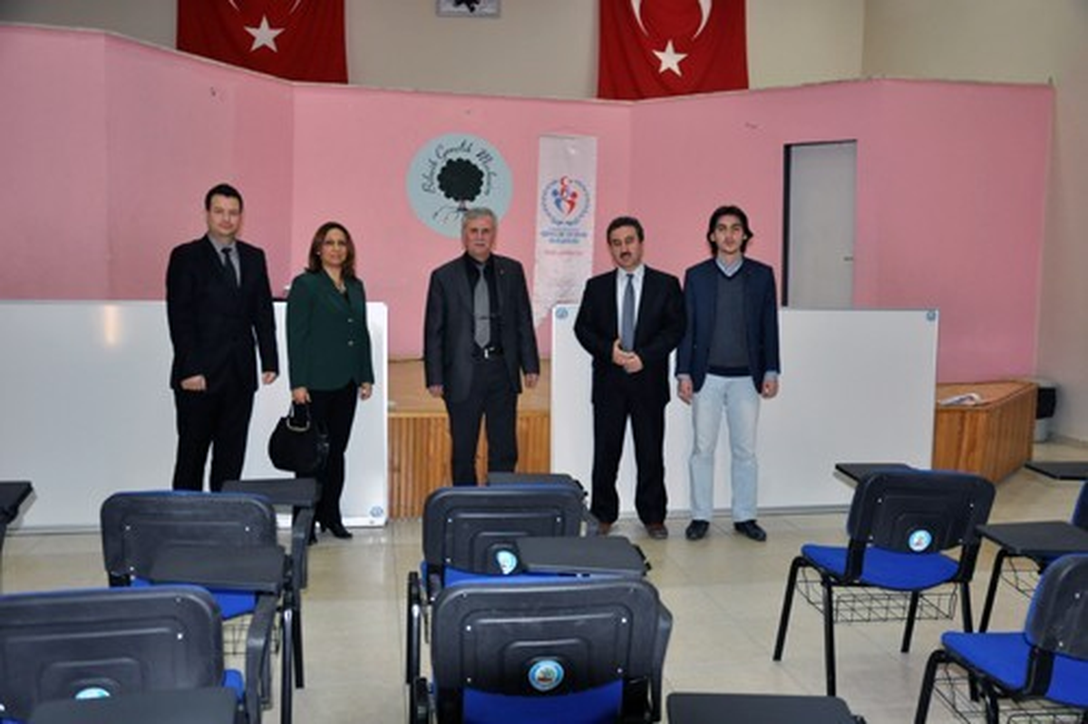 Bilecik İl Özel İdaresi\'nden Gençlik Merkezi\'ne Malzeme Yardımı
