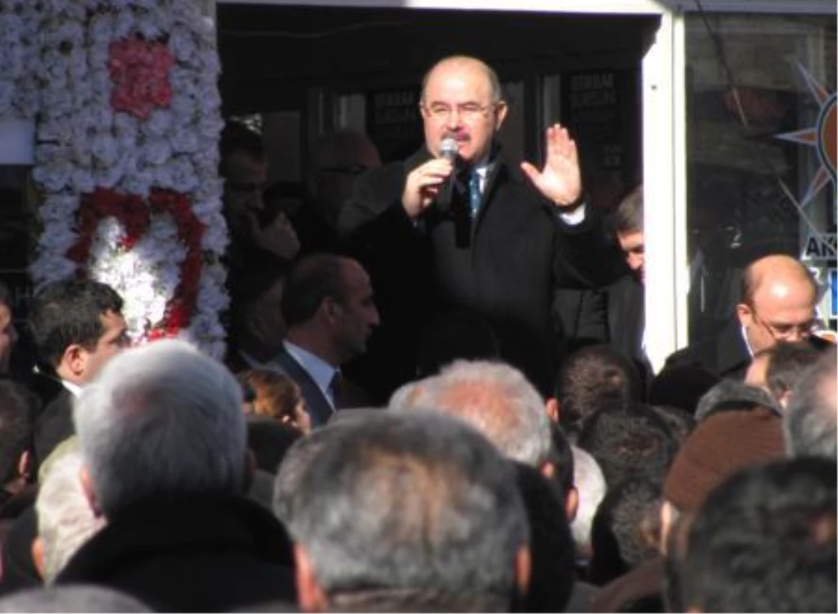 AK Partili Çelik, Oğuzeli Seçim Bürosunu Ziyaret Etti