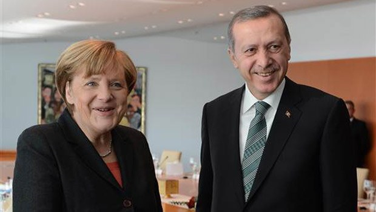Erdoğan'dan Merkel'e 'Dur' İşareti