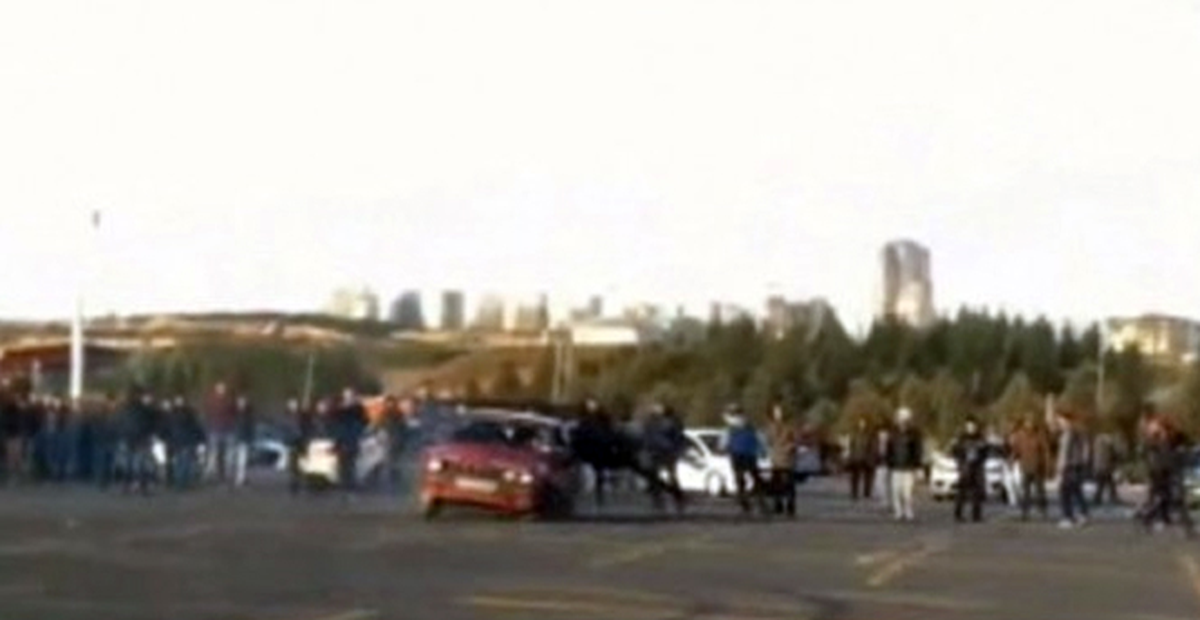 Drift Yapan Otomobil İzleyicilerin Arasına Daldı: 3 Yaralı