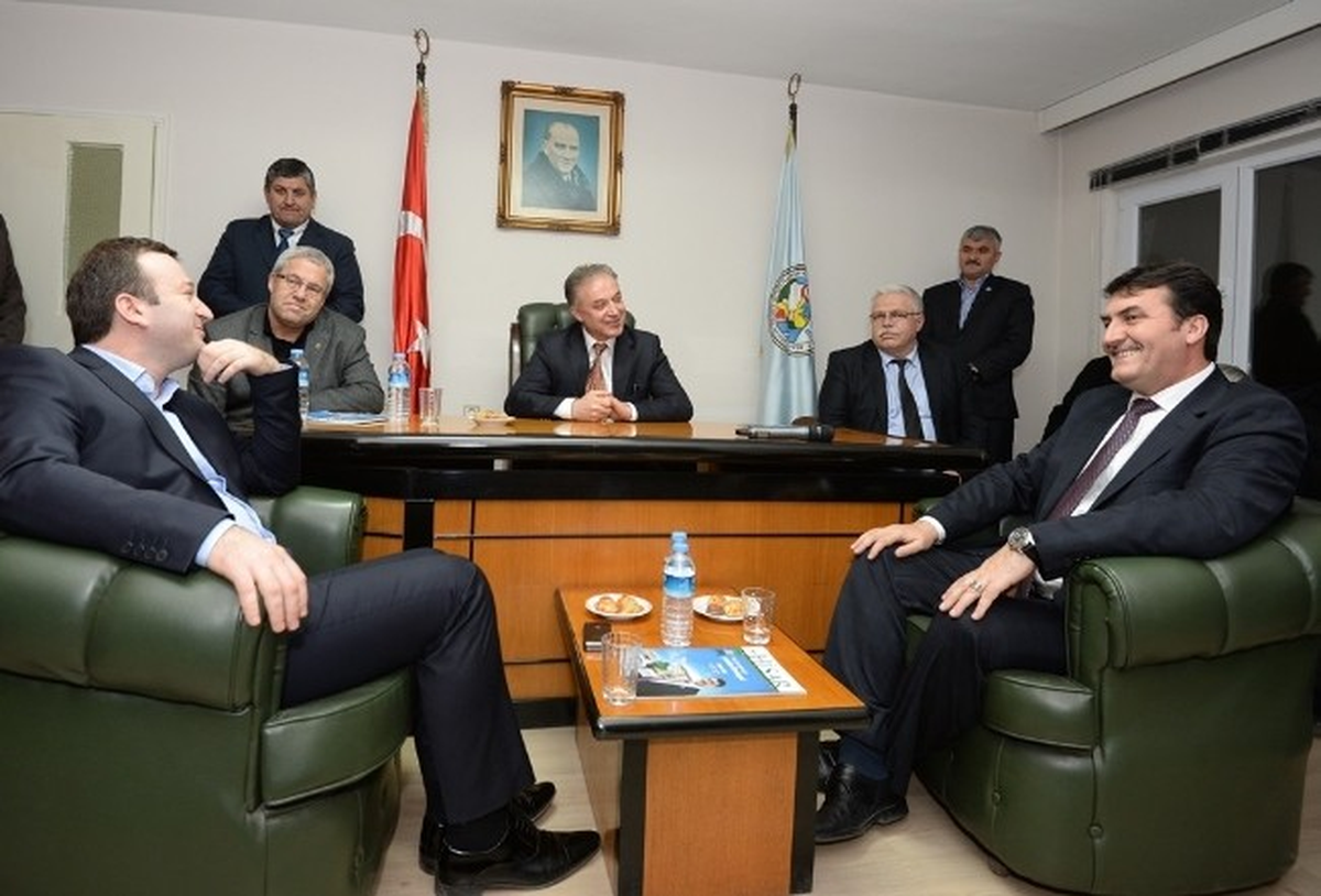 Dündar, Balkan Göçmenleriyle Buluştu