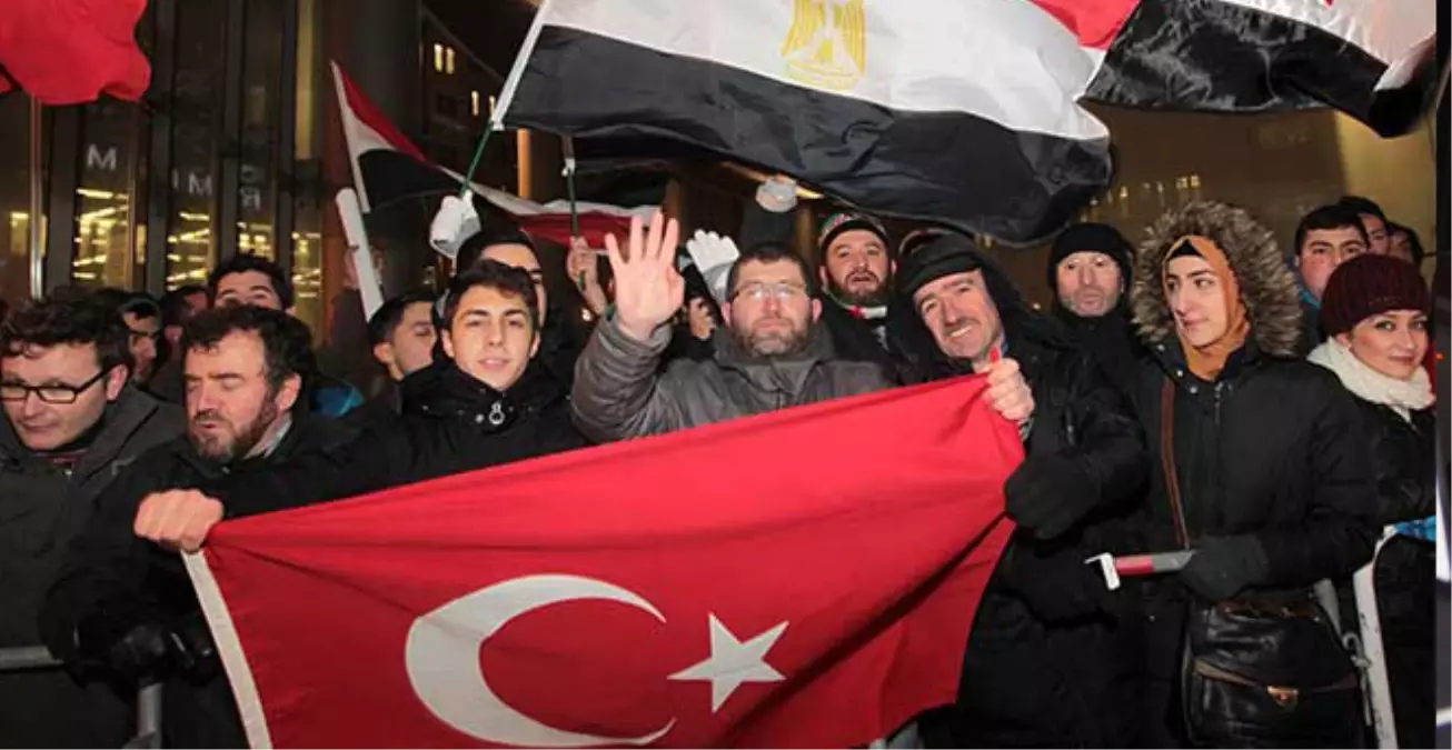 Erdoğan\'a Almanya\'da Coşkulu Karşılama