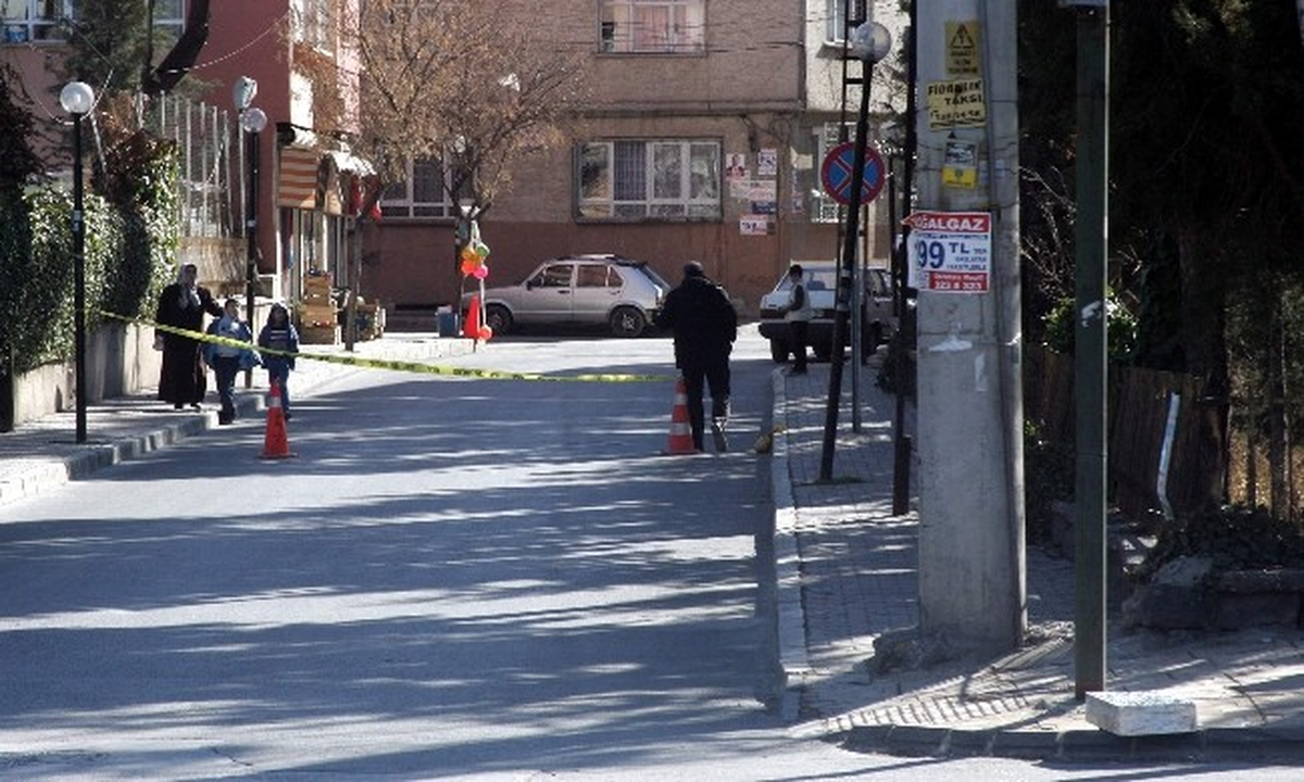 Gaziantep Vali Konağı Önündeki Şüpheli Paket Polisi Alarma Geçirdi