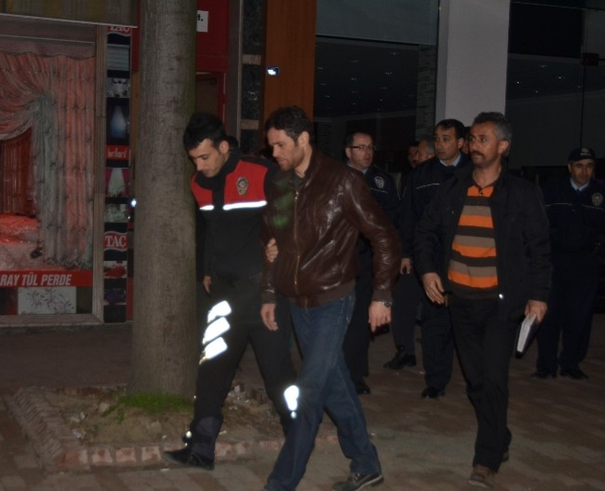 İzmit\'te Eşiyle Tartışan Bir Kişi İntihar Etmek İstedi