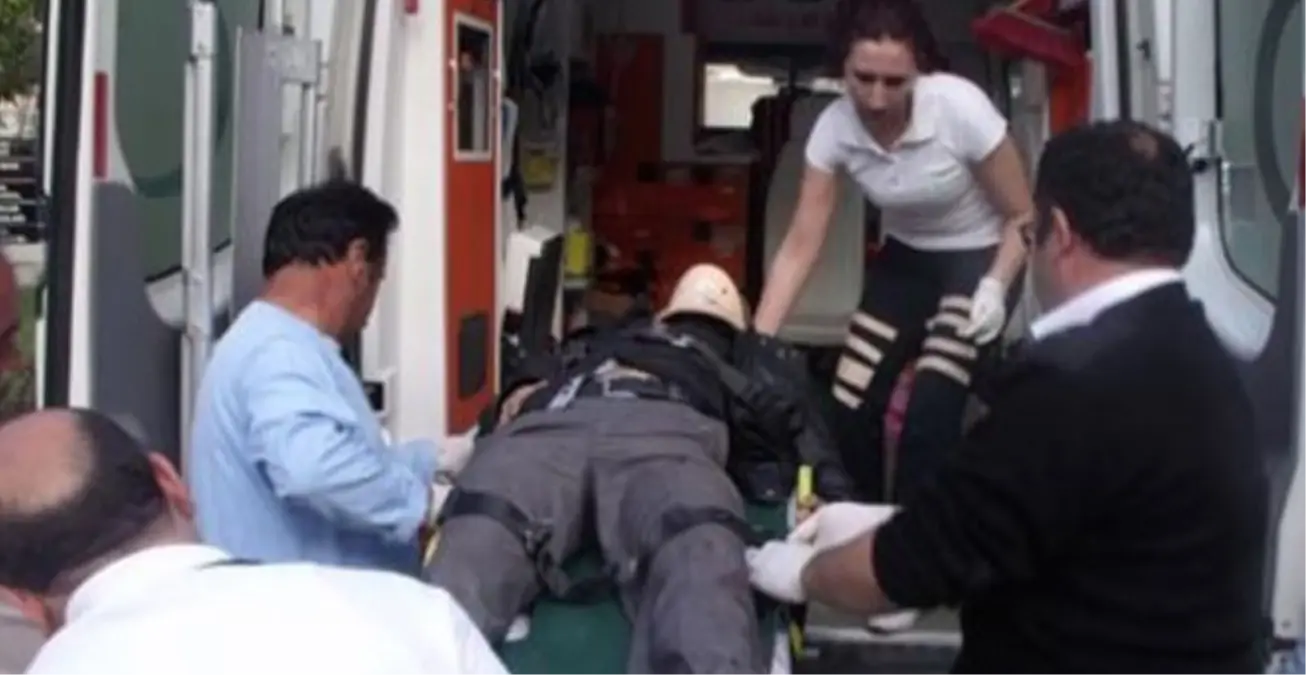 Karaman'da Otomobil Şarompole Devrildi: 4 Yaralı