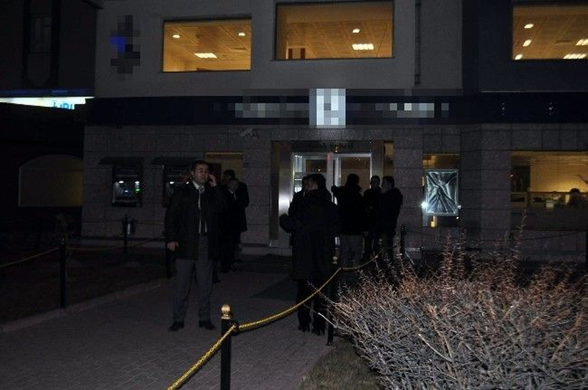 Kayseri\'de Soyguncu Bankadan 80 Bin Lira Çaldı