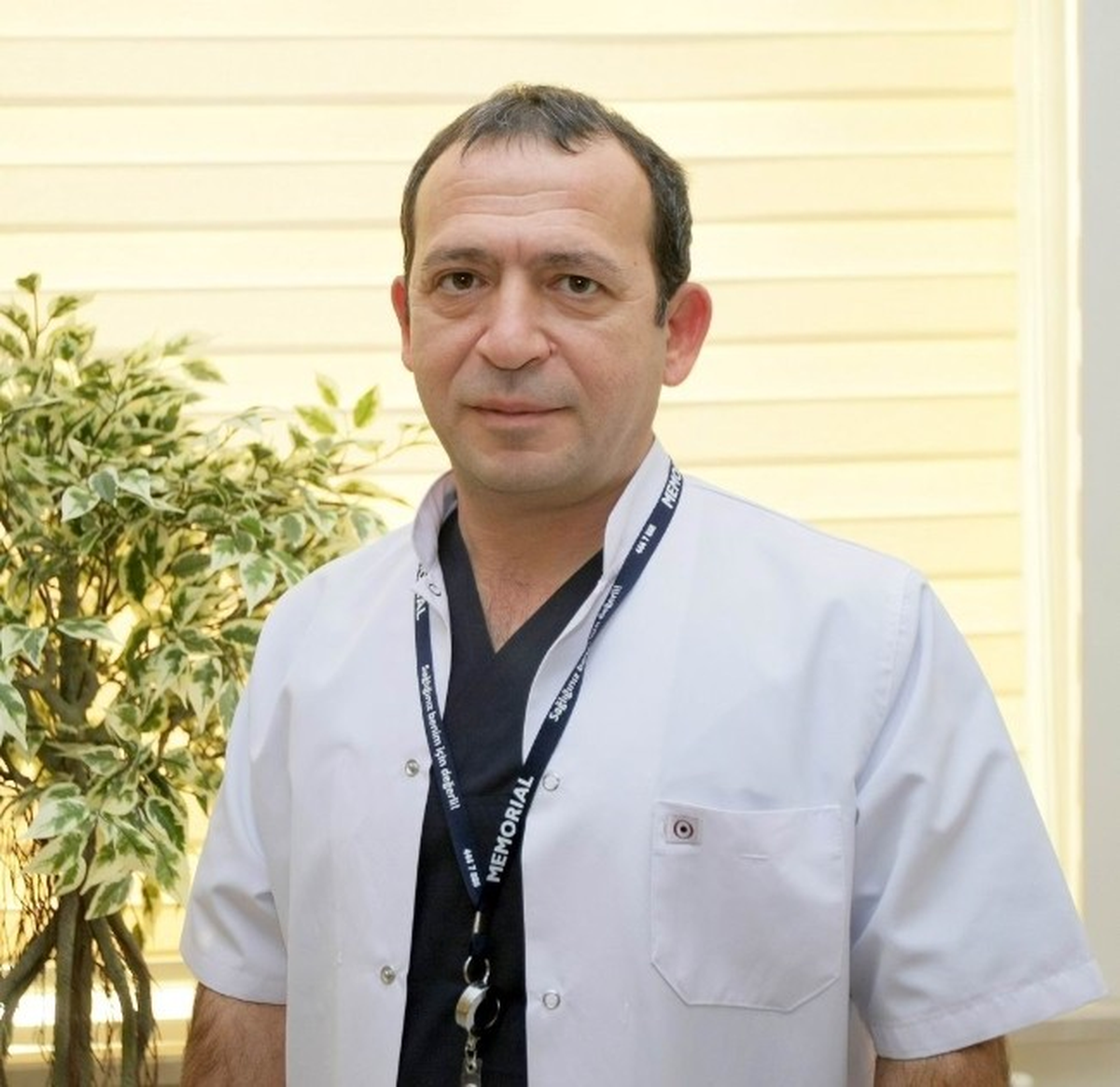 Kolon Kanserine Düğme Büyüklüğünde Kesi ile Ameliyat