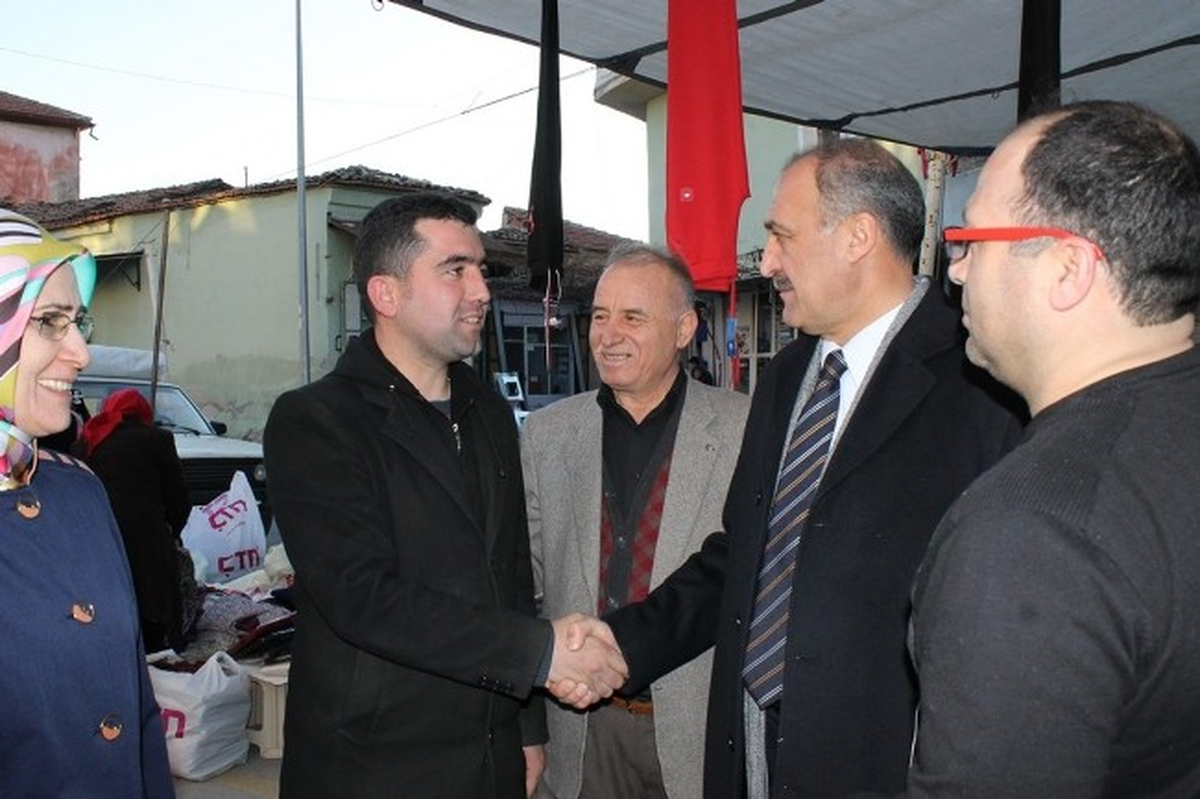 Kula\'da Başkan Aşkın, Tuhafiye Pazarını Gezdi