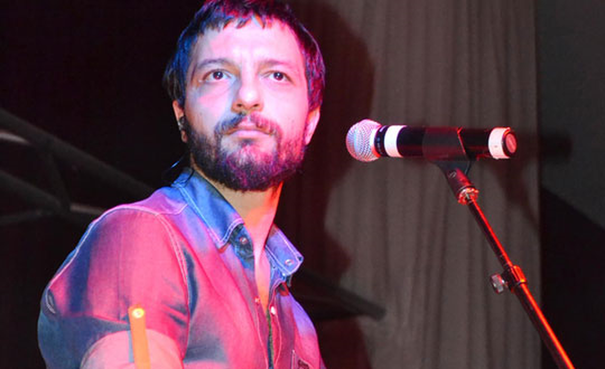 Mehmet Erdem\'den Akustik Performans