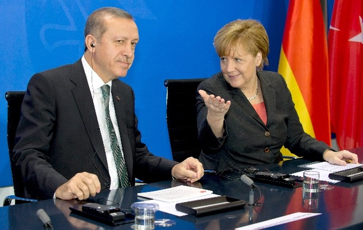 Merkel\'den Rumların Bloke Ettiği Fasılların Açılmasına Destek