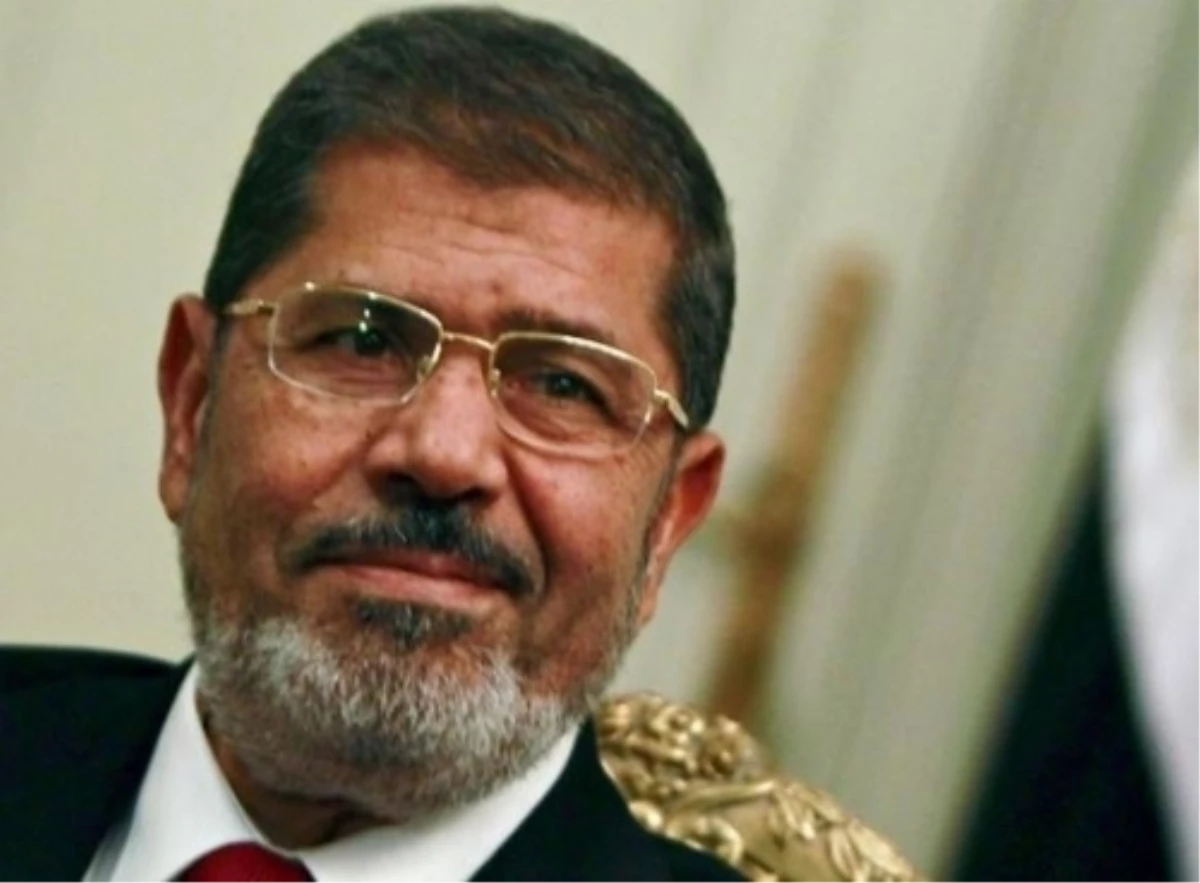 Mursi\'nin Yargılandığı Dava Yarına Ertelendi