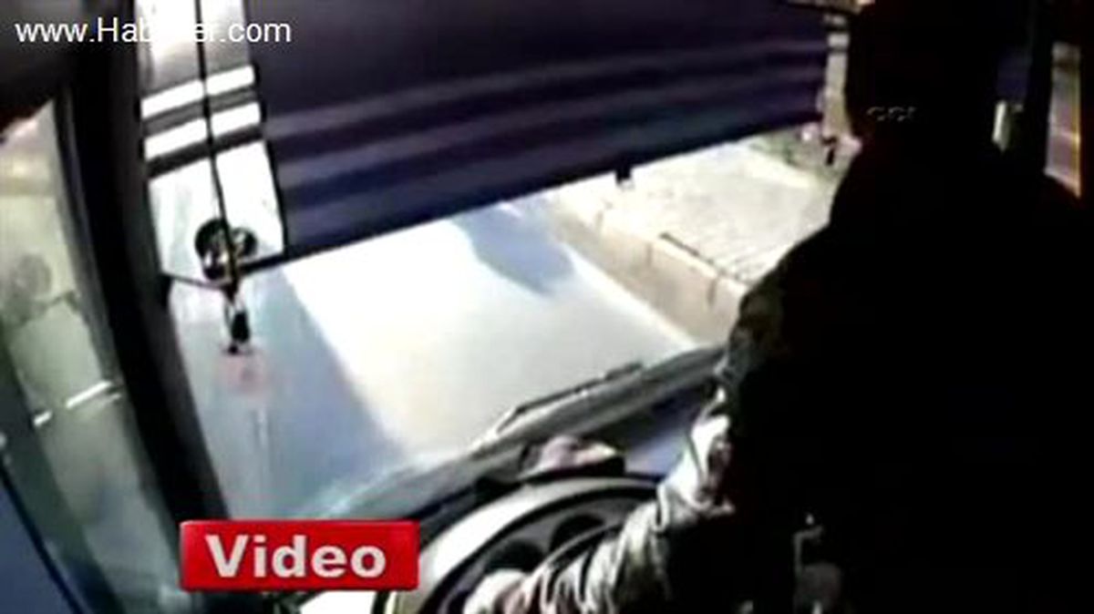 Otobüsten İnip Karşıya Geçerken Tır Çarptı