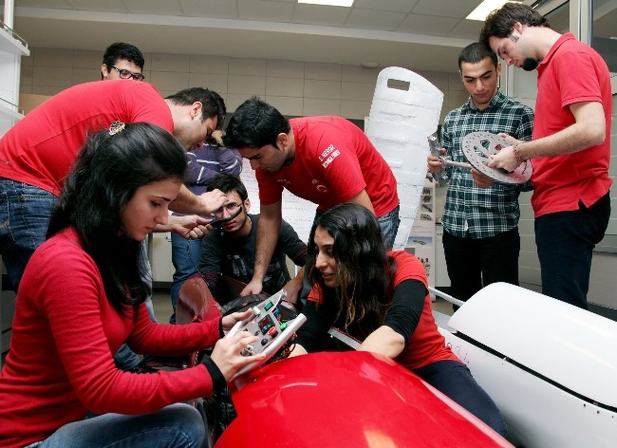 Otomotive Genç İmzası