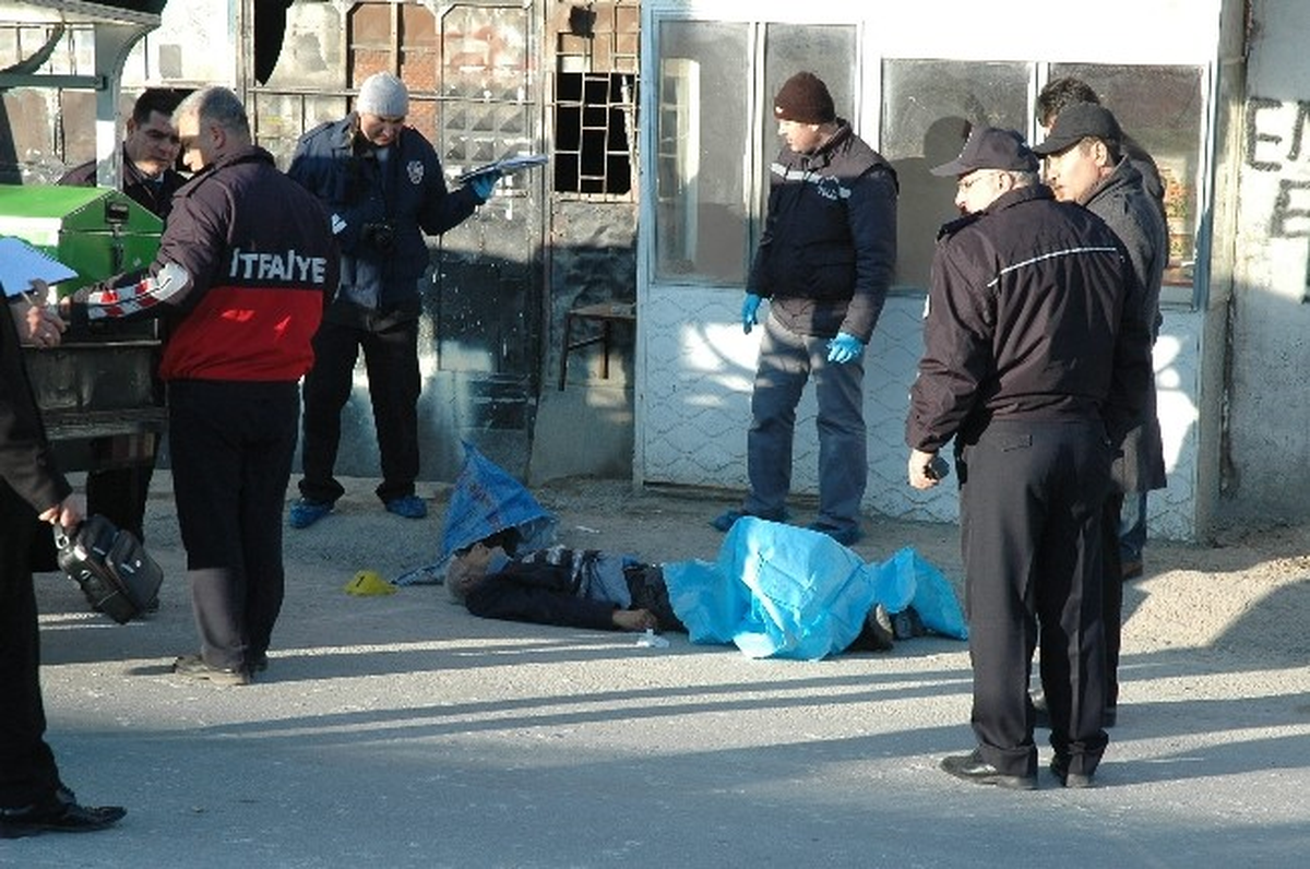 Yaşlı Adam Cadde Ortasında Ölü Bulundu