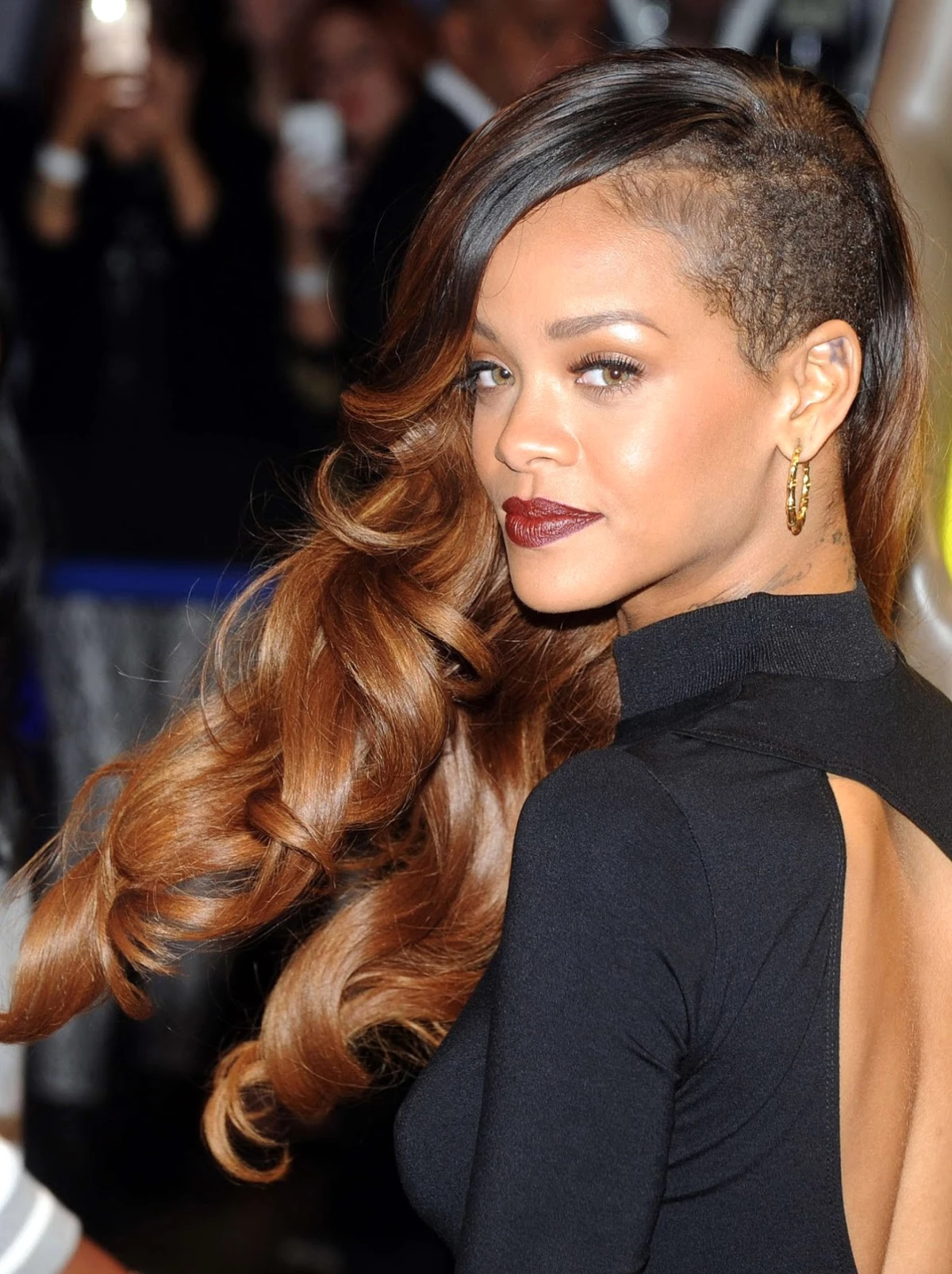 Rihanna Bursalı Genci Takibe Aldı