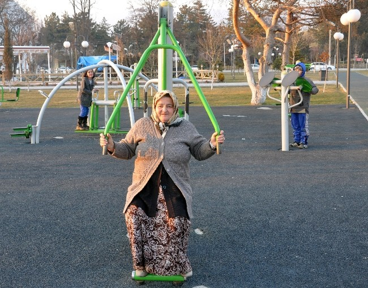 Sağlıklı Yaşam İçin Her Gün Spor Yapıyor