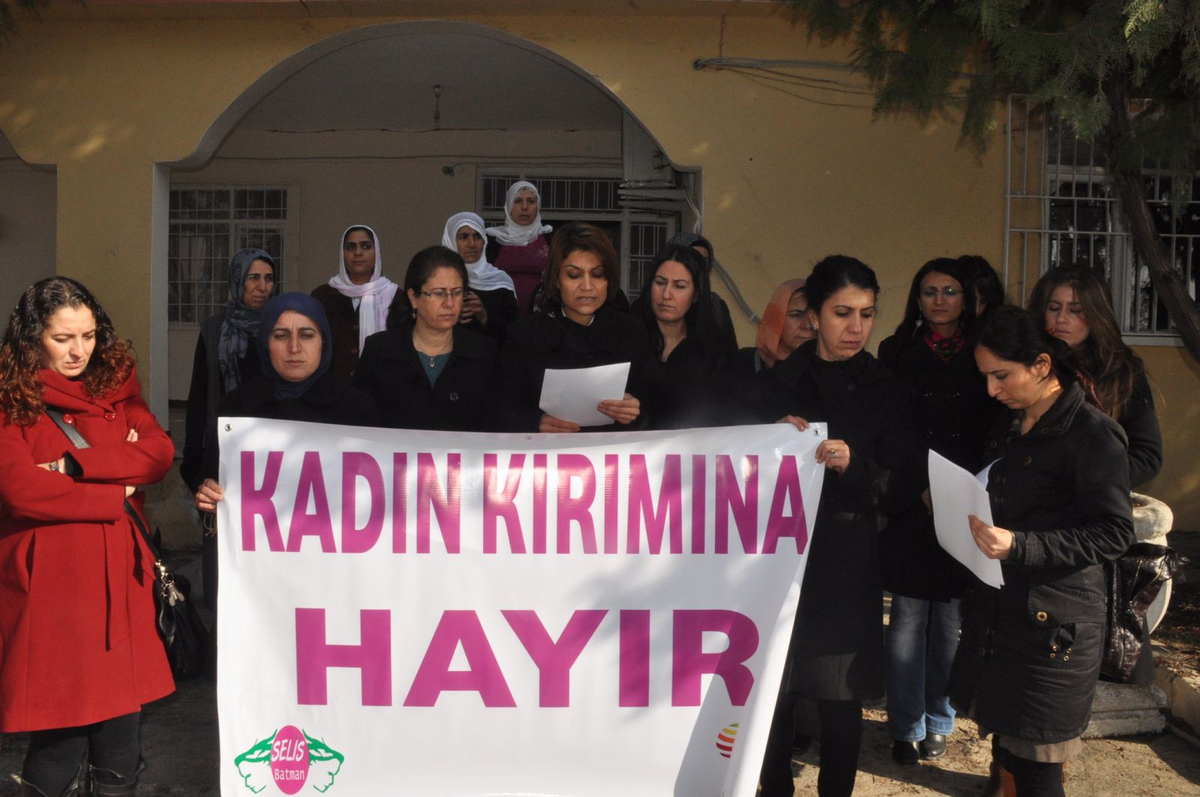 Selis Kadın Cinayetlerini Kınadı