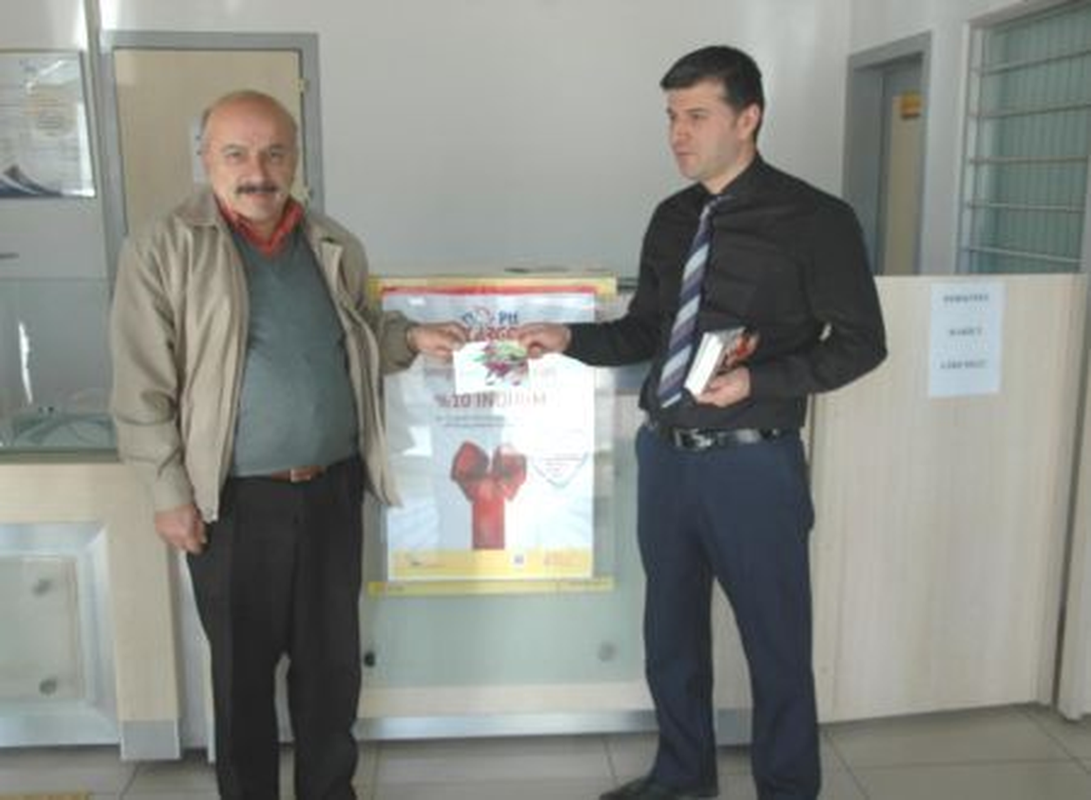 Sevgililer Günü"Nde Tebrik Kartı Dağıtacak