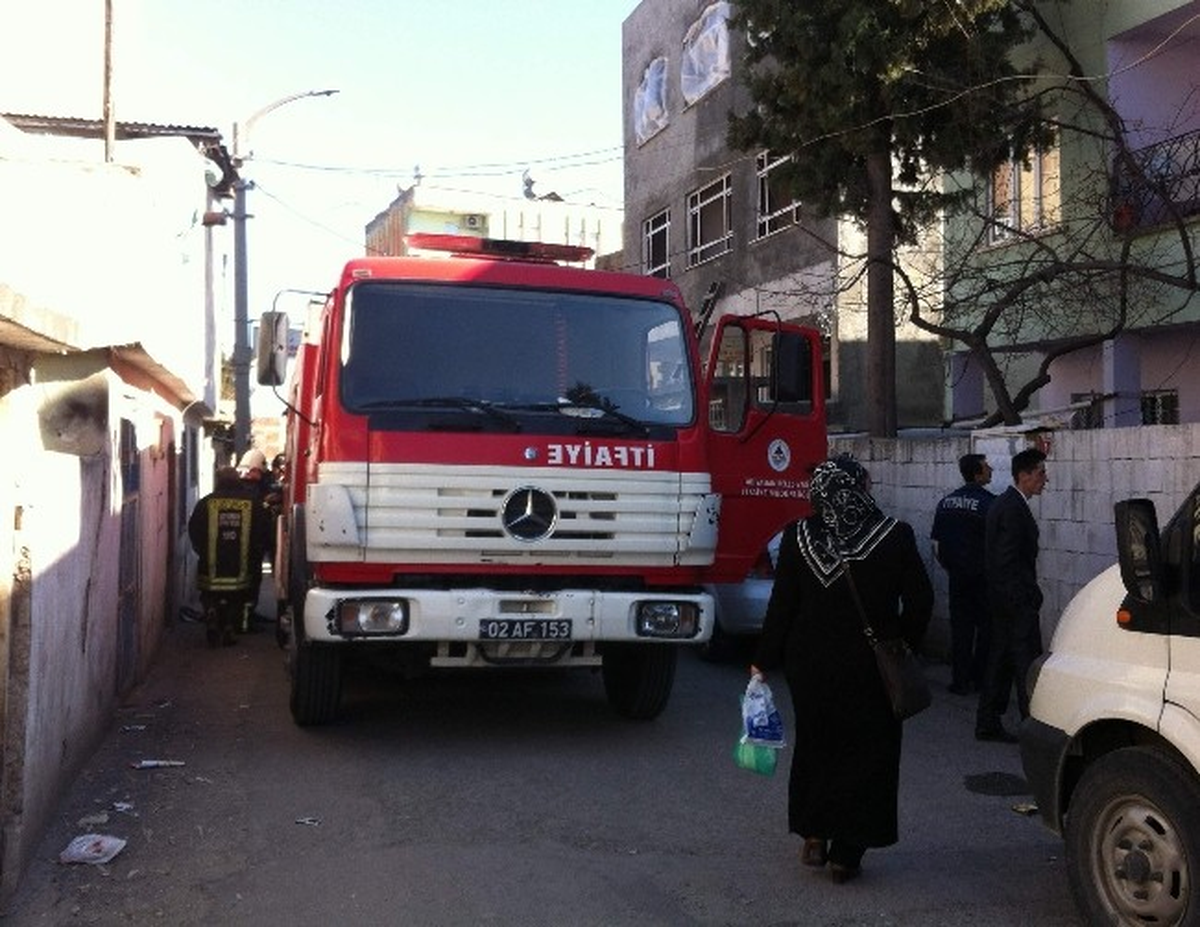 Adıyaman\'da Sönmemiş Sigara Evi Küle Çeviriyordu