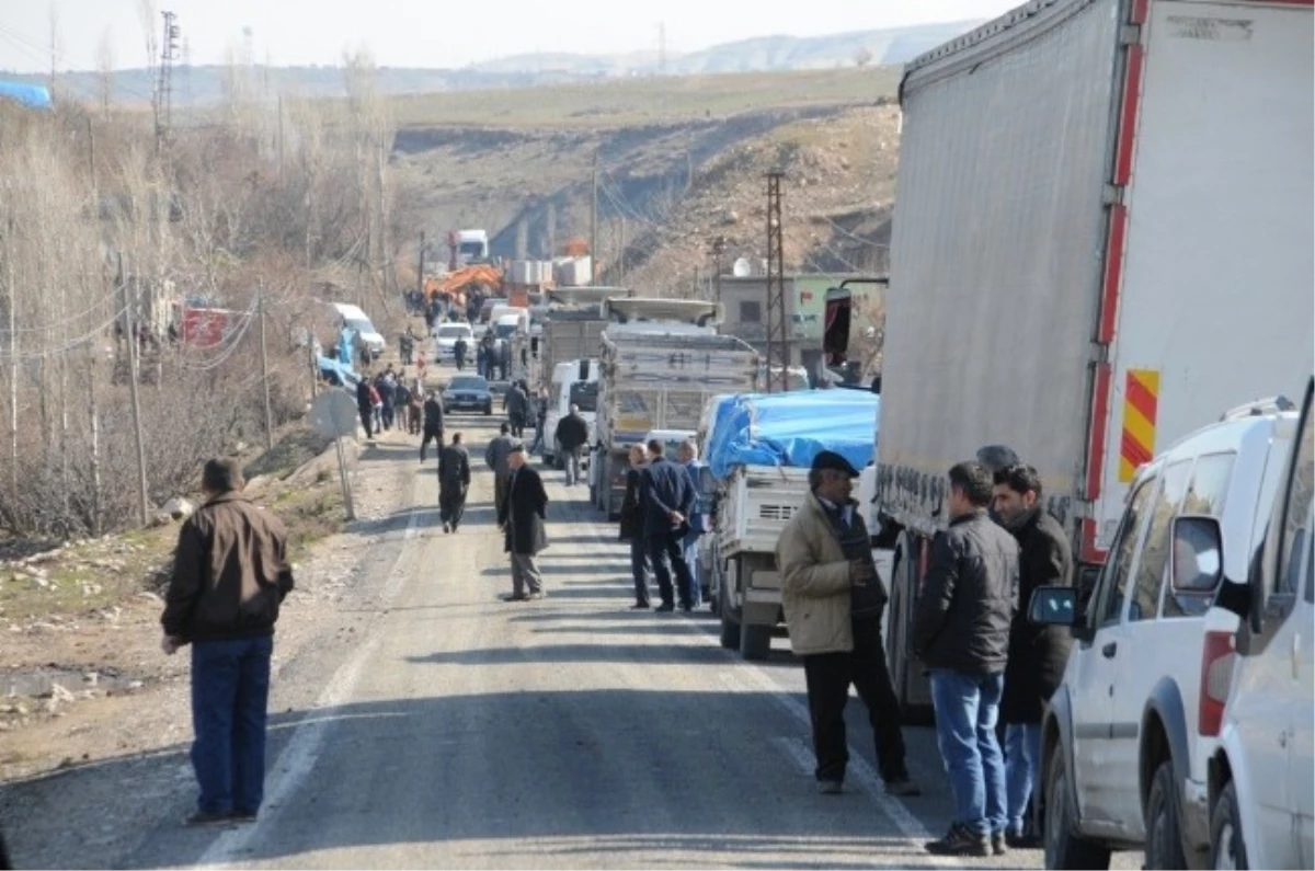 Şırnak\'ta Yol Çalışması Trafiği Aksattı