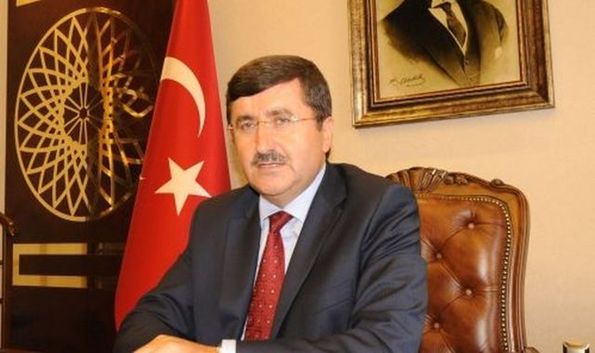 AK Parti Ortahisar Gençlik Kolları Başkanı Uzunoğlu\'ndan Vali Öz\'e Ziyaret