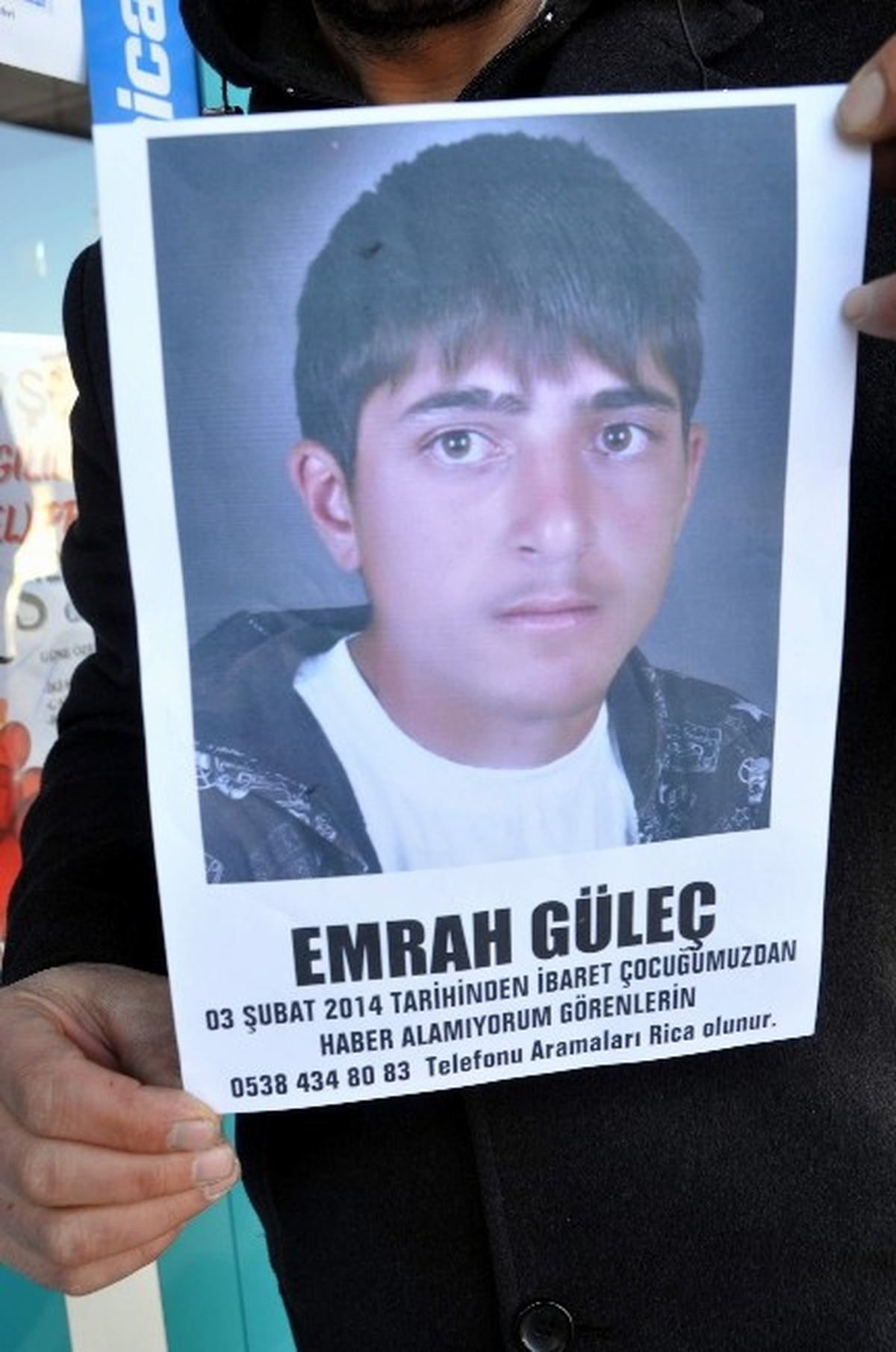 Baba Kayıp Oğlunu Afişlerle Arıyor