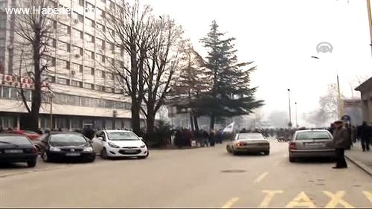 Bosna Hersek\'te, Kamu Çalışanlarının Eylemine Polis Engeli
