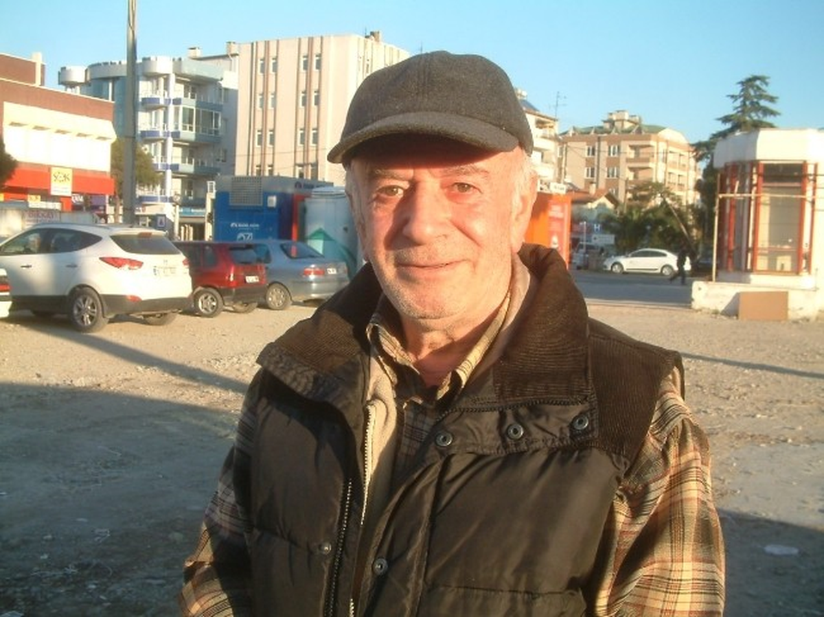 Burhaniye\'de Emekli Albay Kansere Çare Arıyor