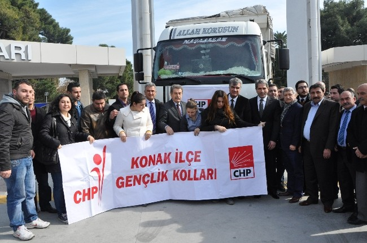 Konak\'ta CHP\'li Gençlerden Depremzedelere Yardım Eli