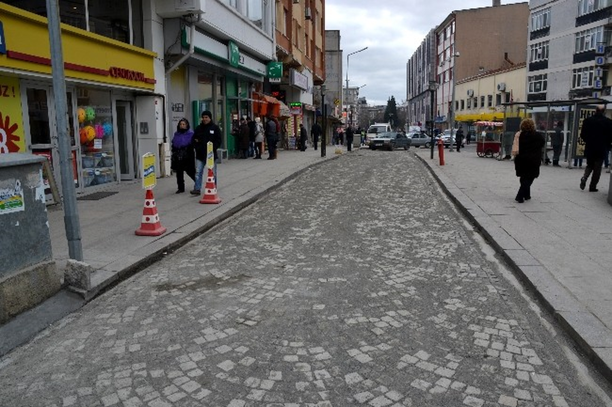 Çorlu\'da Kilit Taşı Döşeme Çalışmaları Devam Ediyor