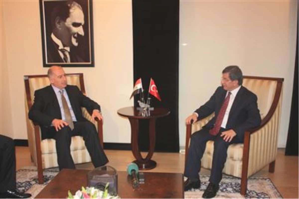 Dışişleri Bakanı Davutoğlu, Nuceyfi ile Görüştü