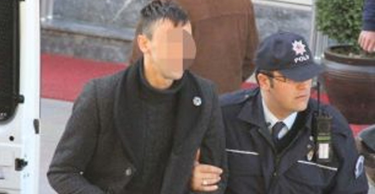 Düğünde Kız Arkadaşına Bakanı Sırtından Bıçakladı