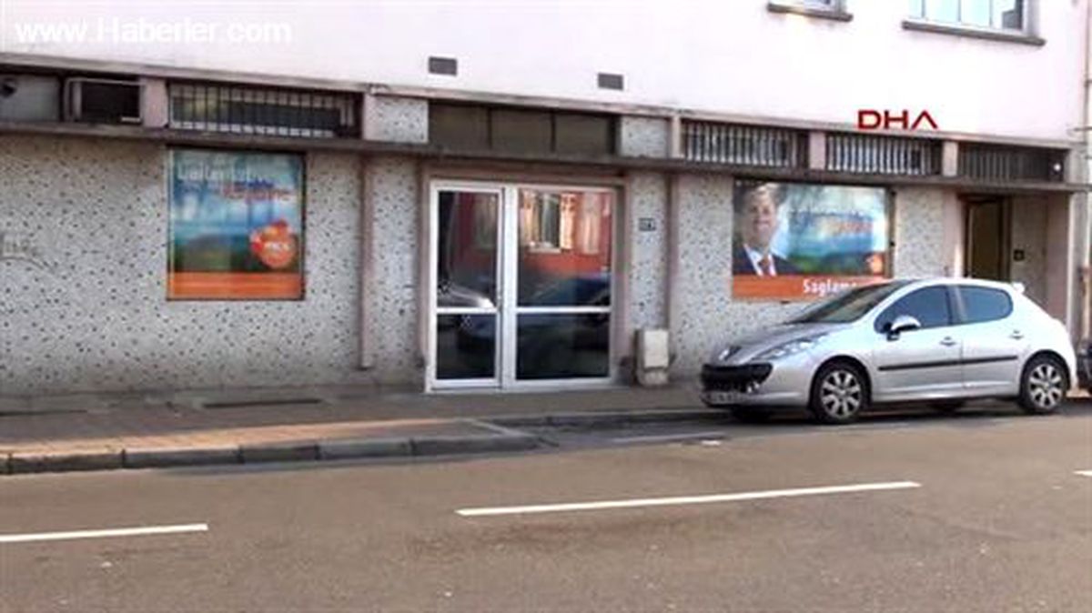 Fransa\'nın Strazburg Kentinde Belediye Başkan Adayı Olan Tuncer Sağlamer, Schirmek Caddesi\'nde...