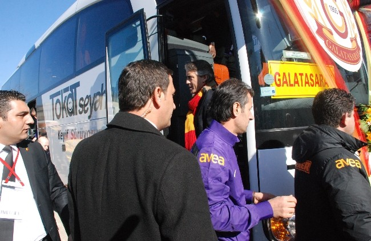 G.Saray - Tokatspor Maçında Uzun Kuyruklar Oluşturdu