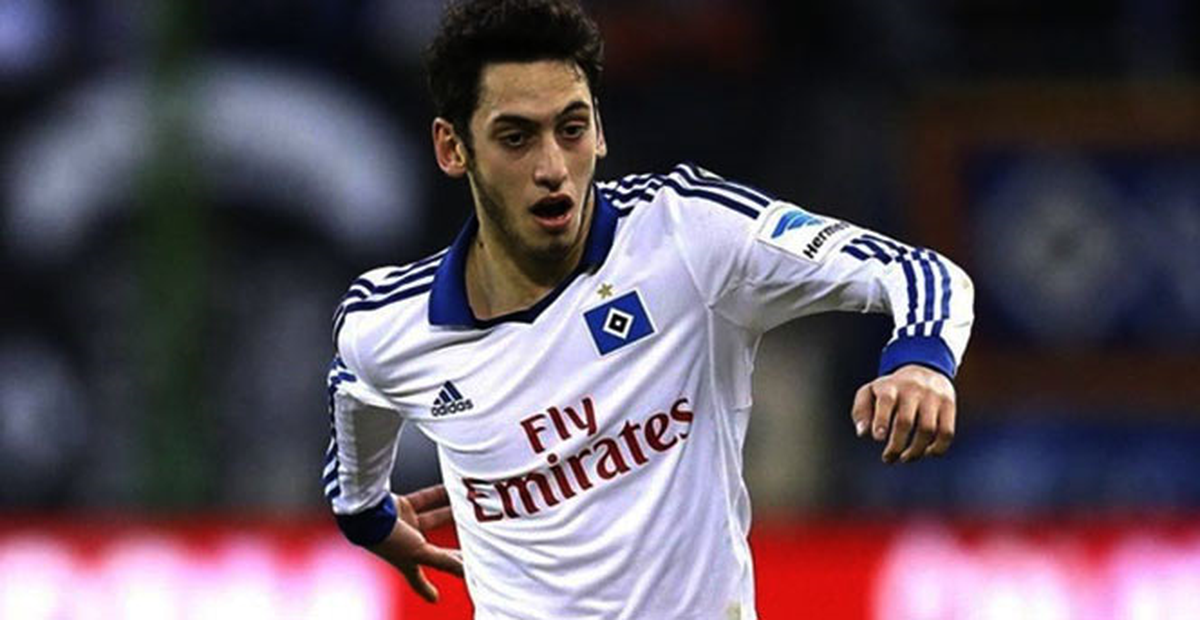 Hakan Çalhanoğlu, Hamburg'ta Kaldı