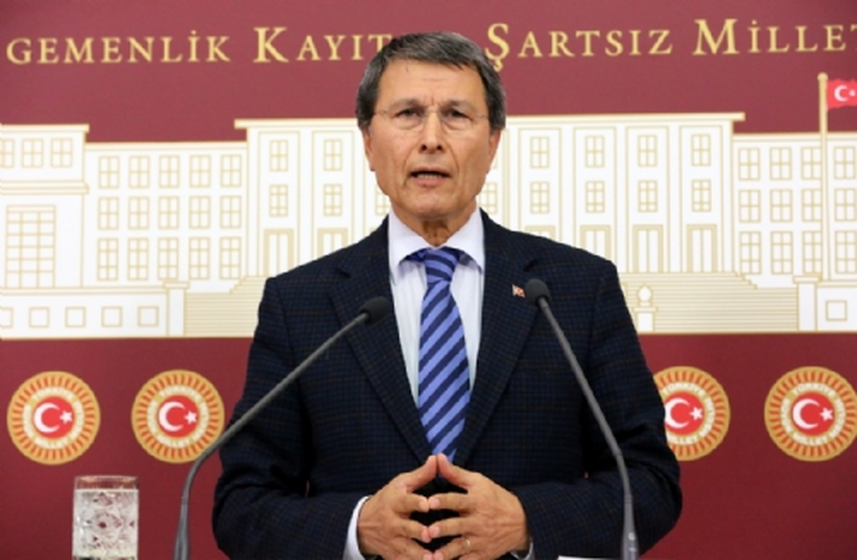 Halaçoğlu, Meclis\'te Başbakan Erdoğan\'a Ait Olduğu İddia Ettiği Telefon Görüşmesini Dinletti