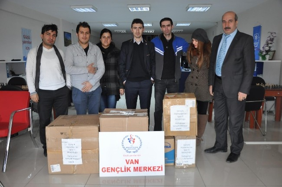 İzmir ve Düzce\'den Van\'a Yardım