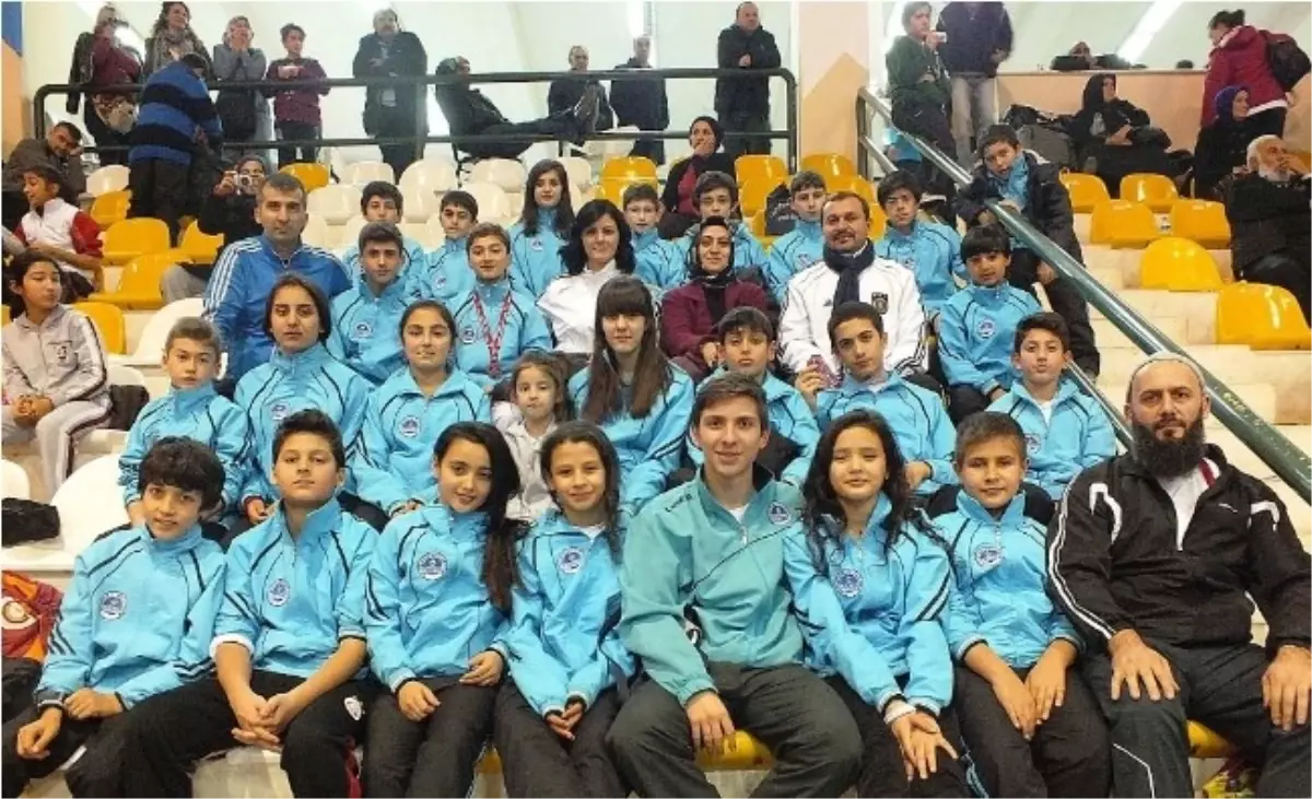 Kağıtsporlu Kareteciler Türkiye Şampiyonası\'ndan 12 Madalya ile Döndü