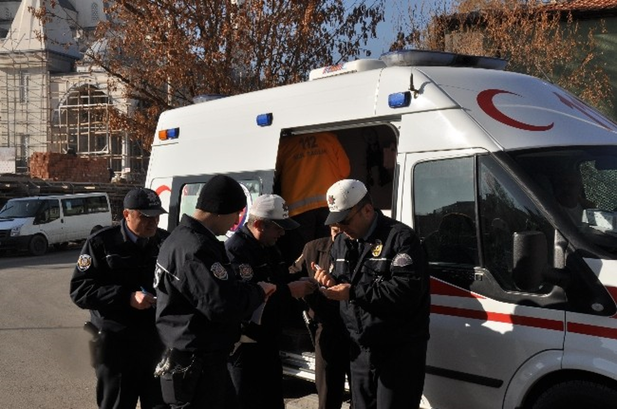 Kaldırıma Çarpan Otomobil Devrildi: 1 Yaralı