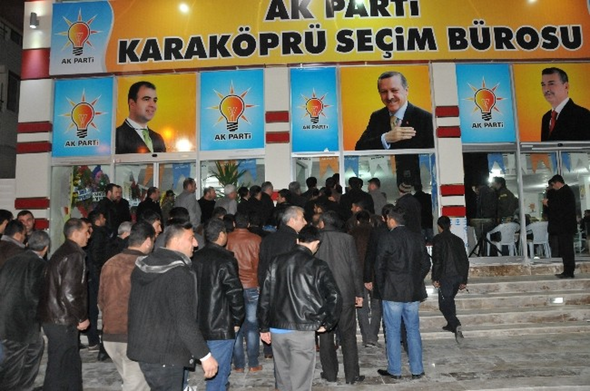 Karaköprülüler AK Parti Seçim Bürosuna Akın Ediyor